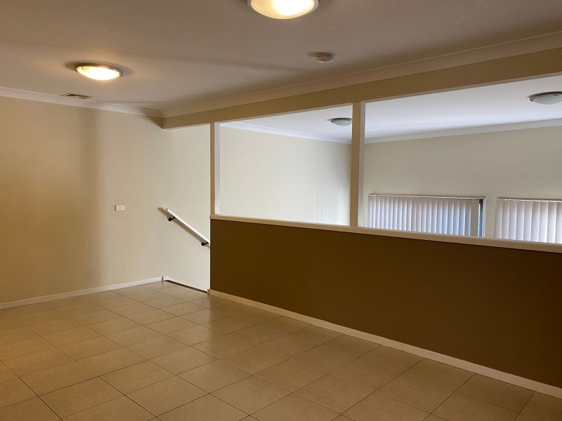 2/84 Woodlands Drive, Glenmore Park NSW 2745