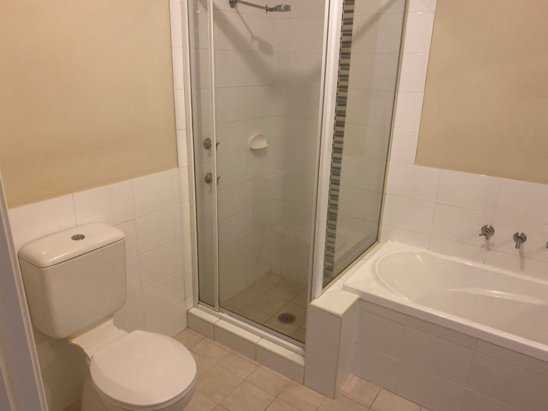 2/84 Woodlands Drive, Glenmore Park NSW 2745