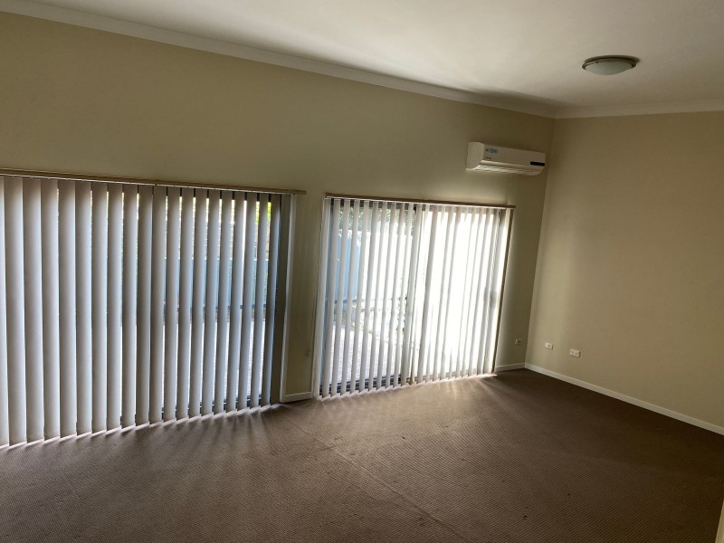 2/84 Woodlands Drive, Glenmore Park NSW 2745