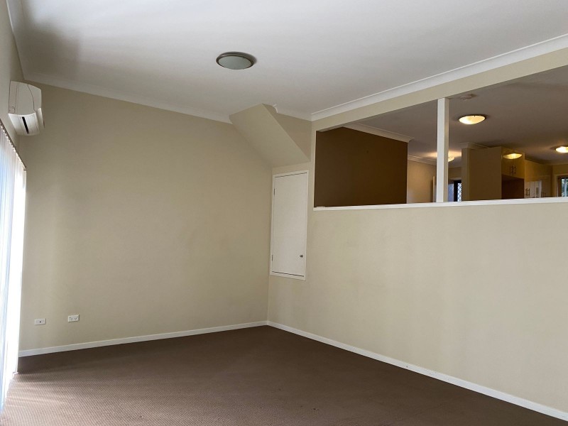 2/84 Woodlands Drive, Glenmore Park NSW 2745