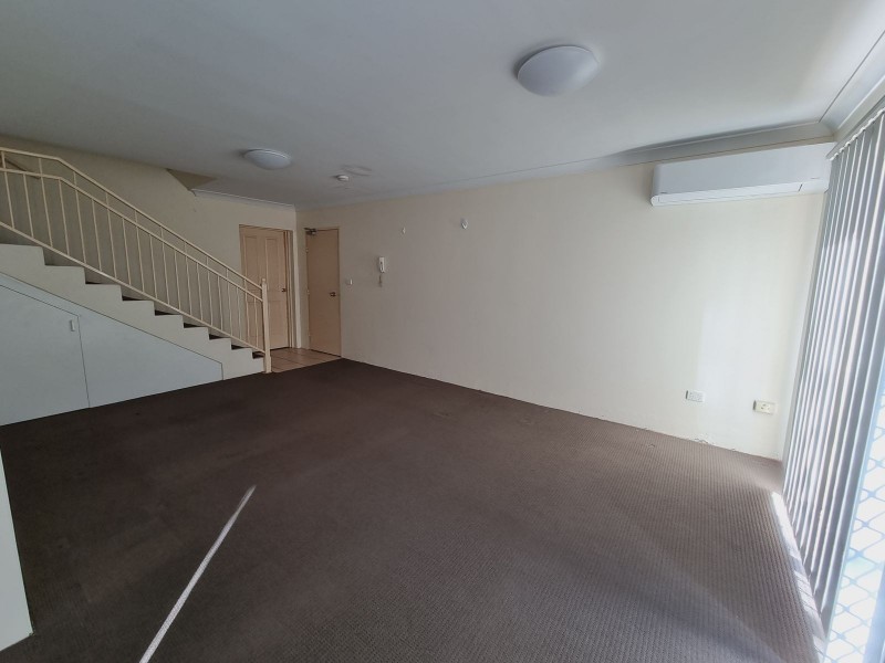 2/10 Dent Street, Penrith NSW 2750