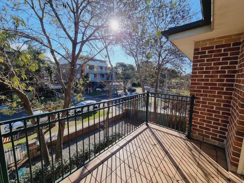 2/10 Dent Street, Penrith NSW 2750