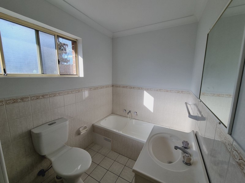 2/10 Dent Street, Penrith NSW 2750