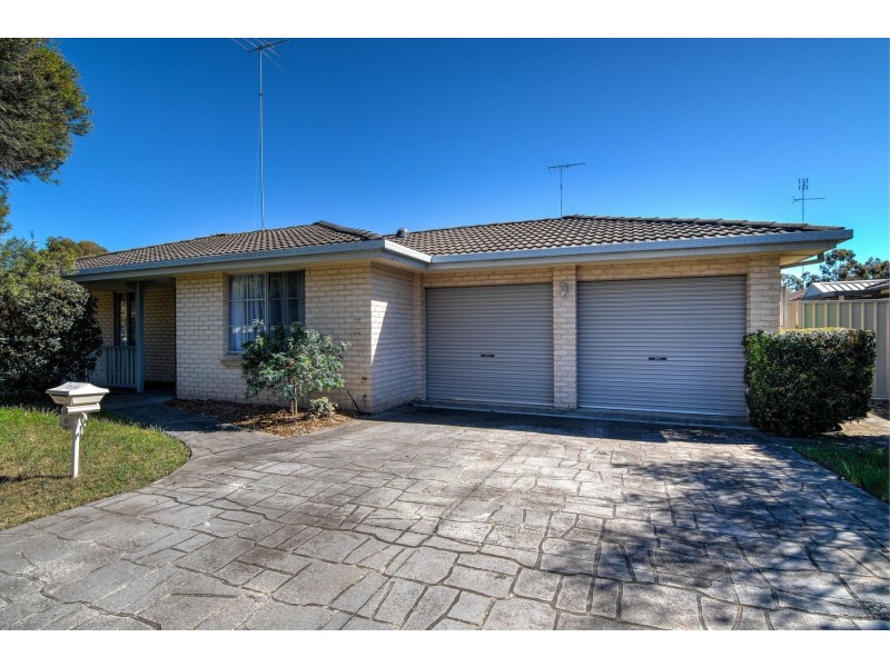 17 Muirfield Crescent, Glenmore Park NSW 2745