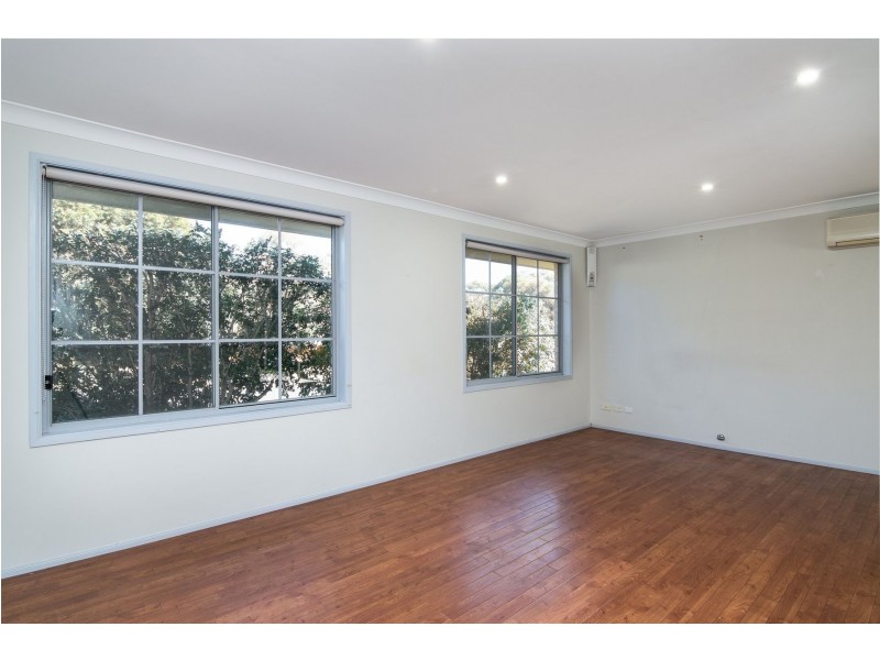 17 Muirfield Crescent, Glenmore Park NSW 2745