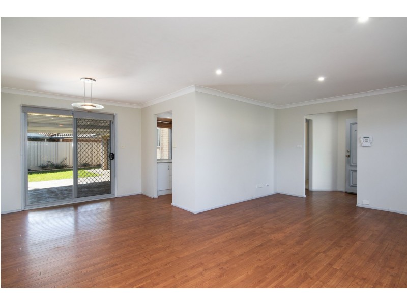 17 Muirfield Crescent, Glenmore Park NSW 2745