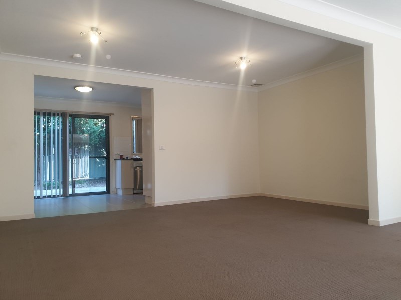 11/84 Woodlands Drive, Glenmore Park NSW 2745