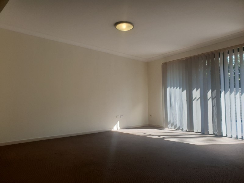 11/84 Woodlands Drive, Glenmore Park NSW 2745