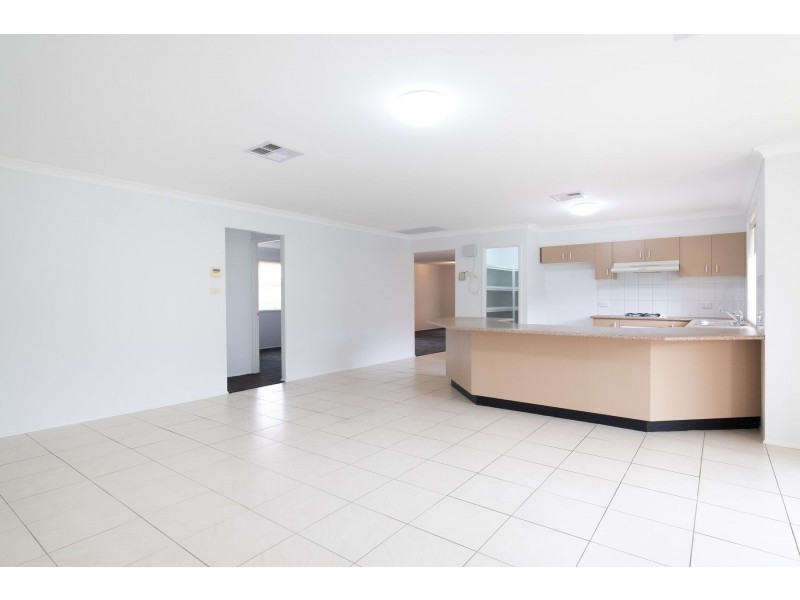4 Hillside Circuit, Cranebrook NSW 2749