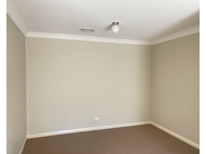 4 Barry Coe Place, Cranebrook NSW 2749