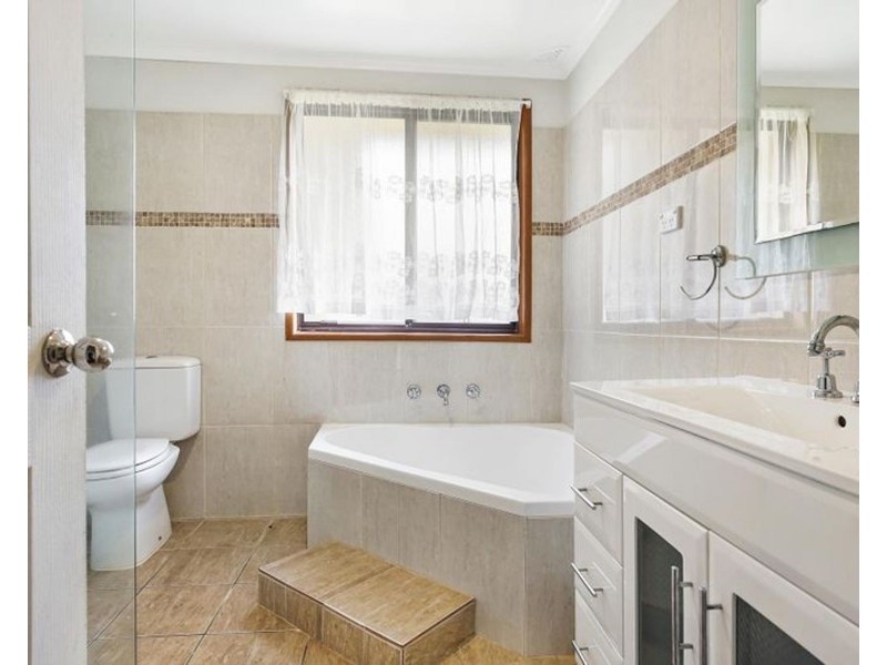 10 Graham Close, Cranebrook NSW 2749