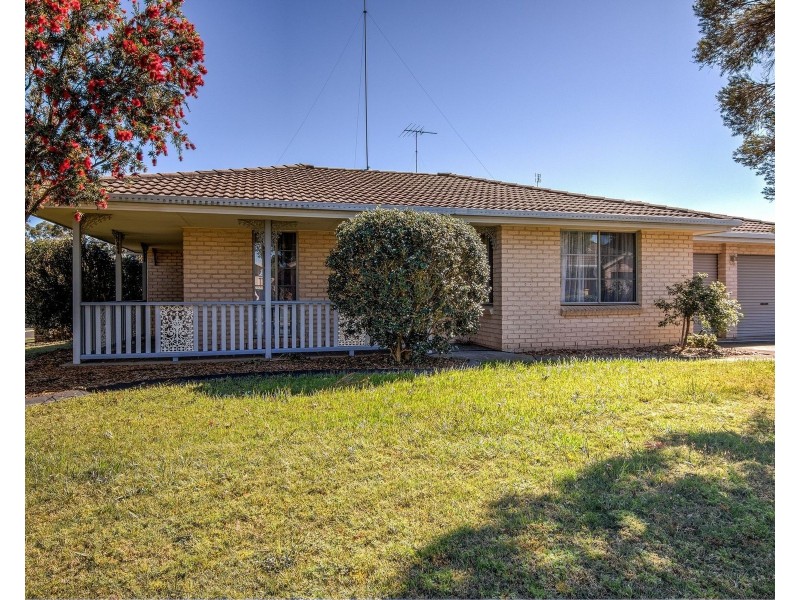17 Muirfield Crescent, Glenmore Park NSW 2745