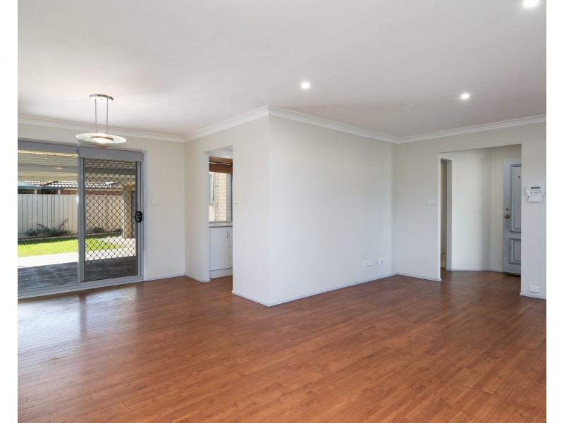17 Muirfield Crescent, Glenmore Park NSW 2745