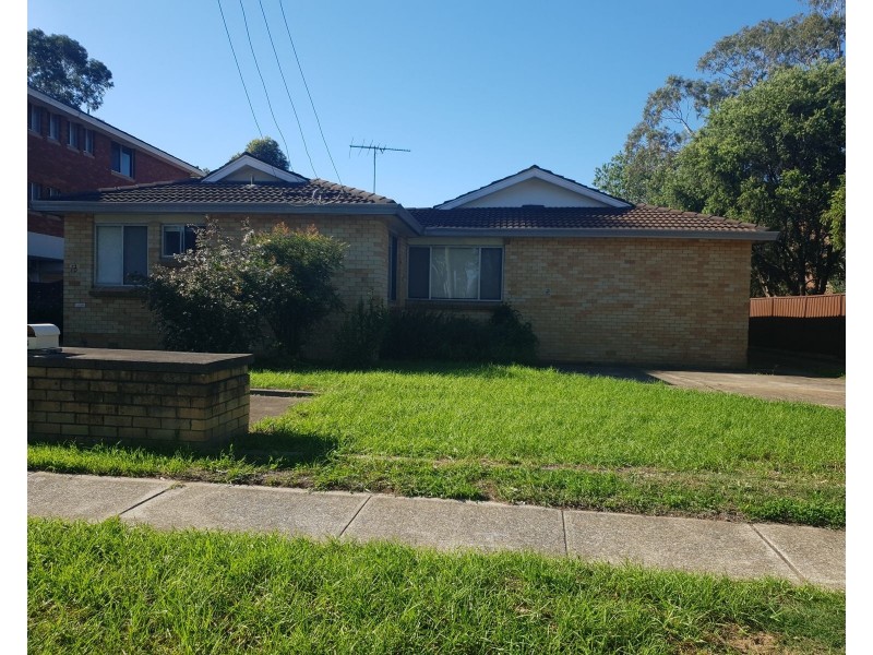 2/13 Santley Crescent, Kingswood NSW 2747