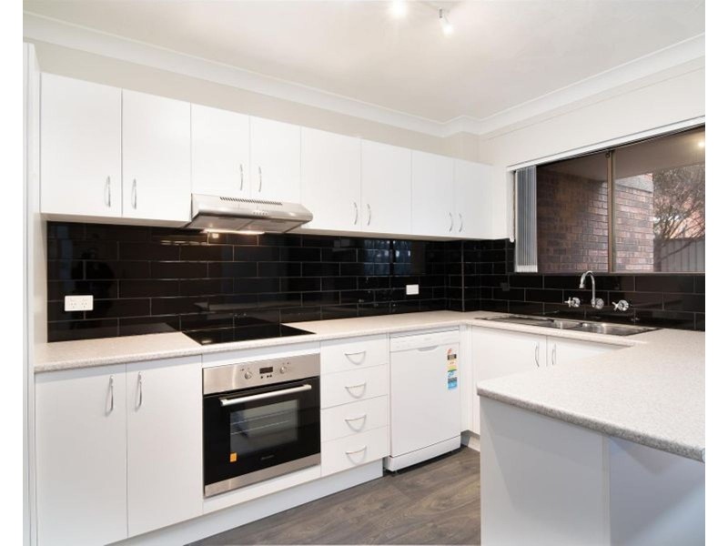 2/17 Preston Street, Penrith NSW 2750