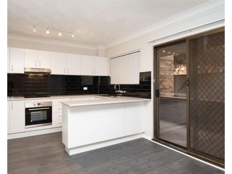 2/17 Preston Street, Penrith NSW 2750