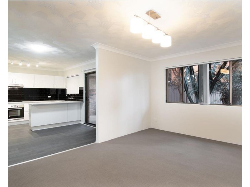 2/17 Preston Street, Penrith NSW 2750