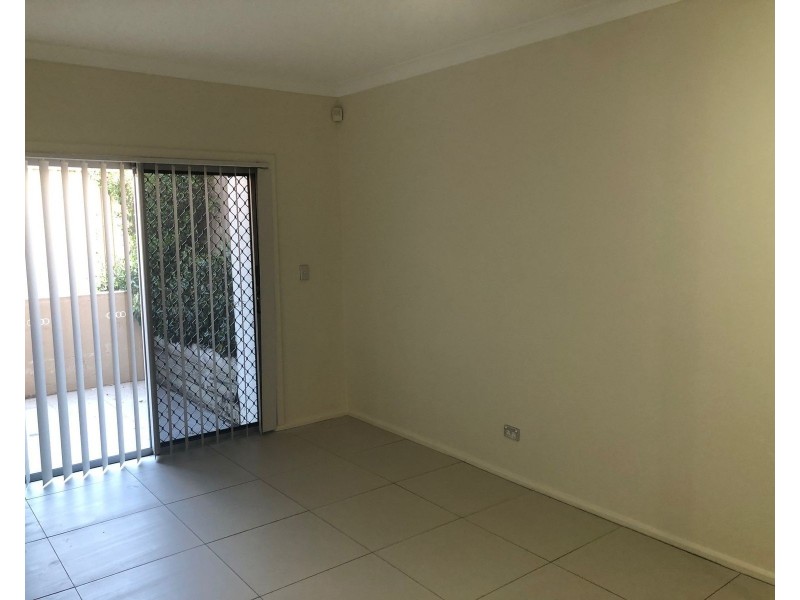 2/33 Robert Street, Penrith NSW 2750