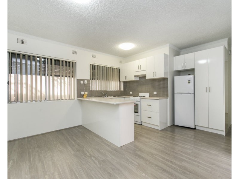 2/20 Bringelly Rd, Kingswood NSW 2747