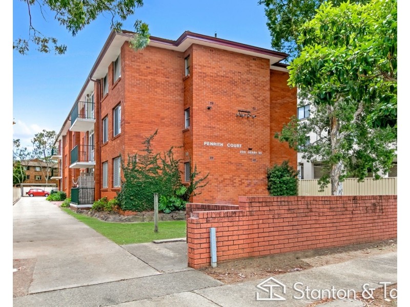 2/209 Derby Street, Penrith NSW 2750