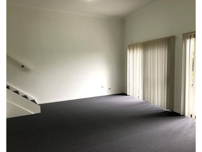 6/84 Woodlands Drive, Glenmore Park NSW 2745