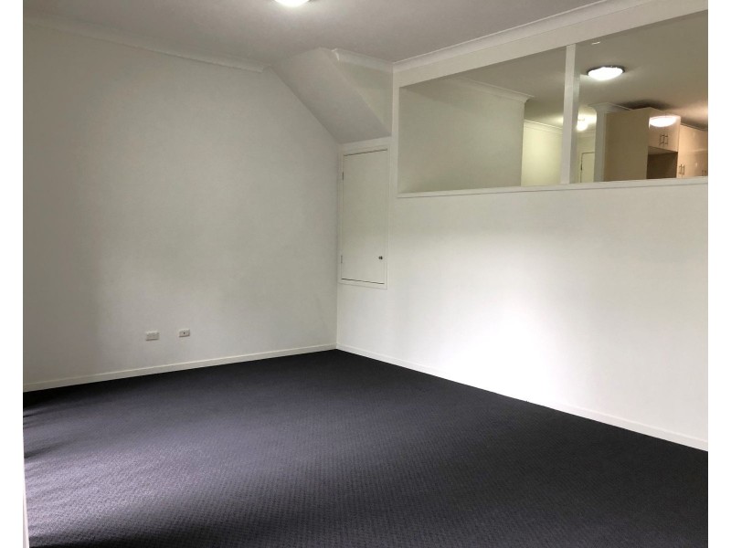 6/84 Woodlands Drive, Glenmore Park NSW 2745