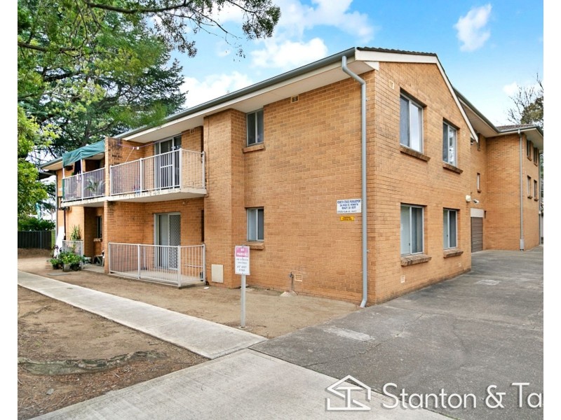 4/4 John Tipping Grove, Penrith NSW 2750