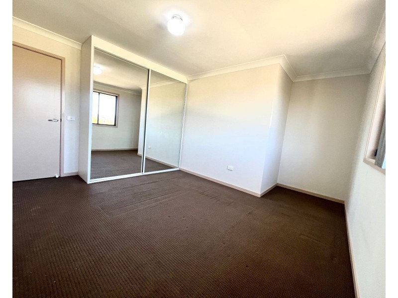 2/32 Luttrell Street, Glenmore Park NSW 2745