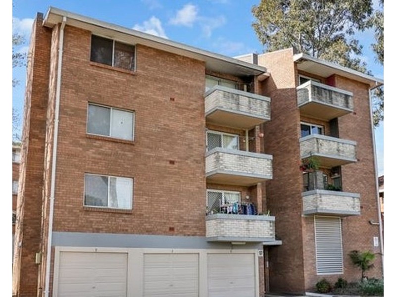 8/17 Santley Crescent, Kingswood NSW 2747