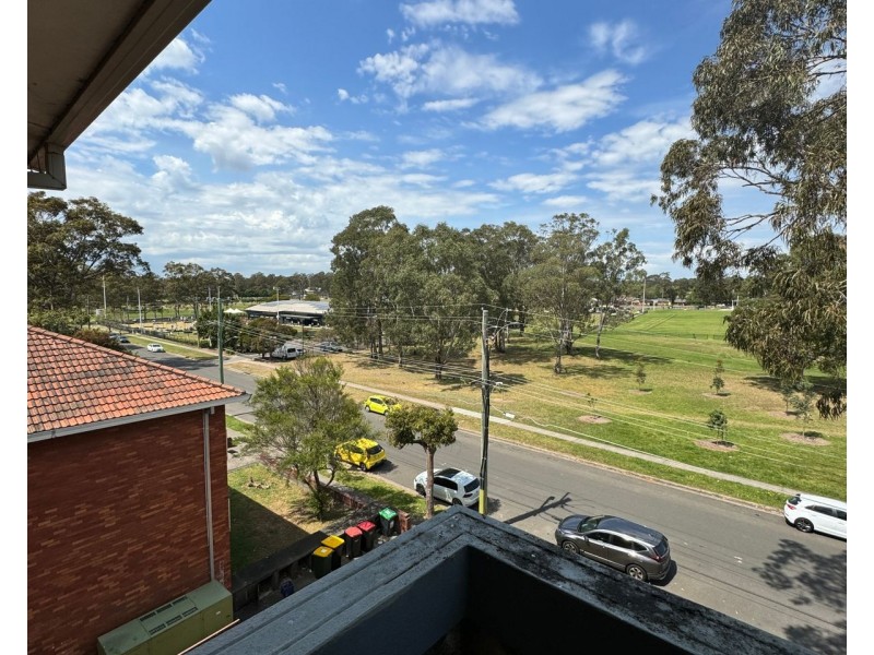 8/17 Santley Crescent, Kingswood NSW 2747