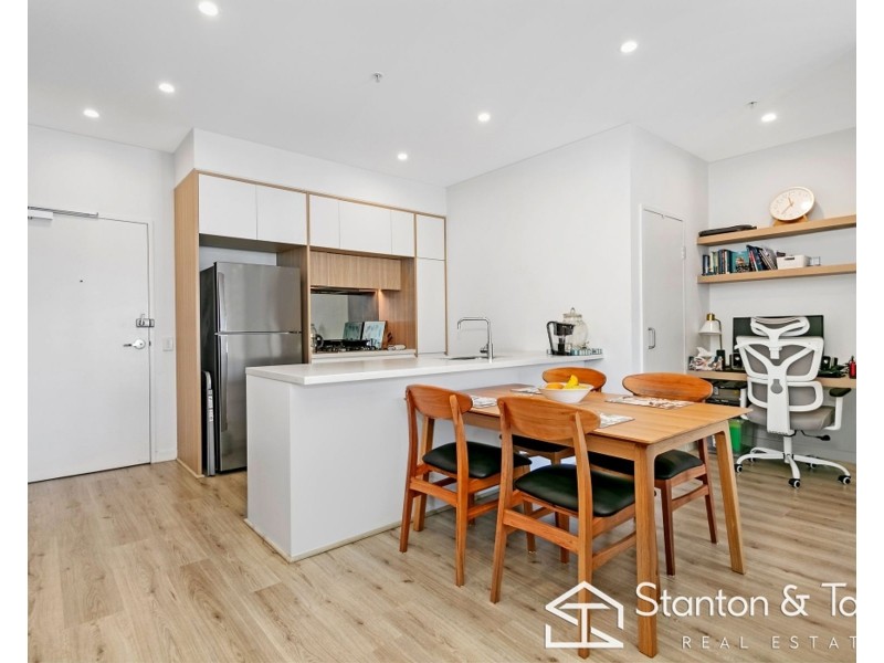 610/8 Aviators Way, Penrith NSW 2750