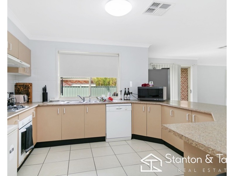 4 Hillside Circuit, Cranebrook NSW 2749