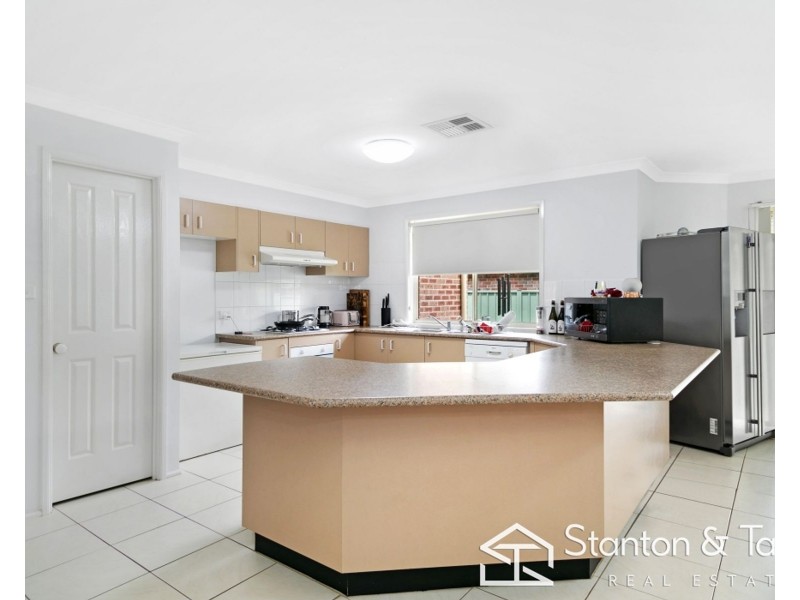 4 Hillside Circuit, Cranebrook NSW 2749