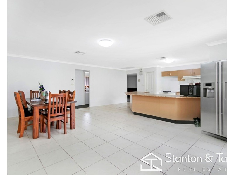 4 Hillside Circuit, Cranebrook NSW 2749