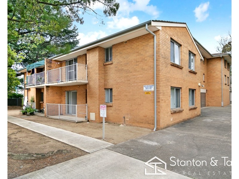 2/4 John Tipping Grove, Penrith NSW 2750