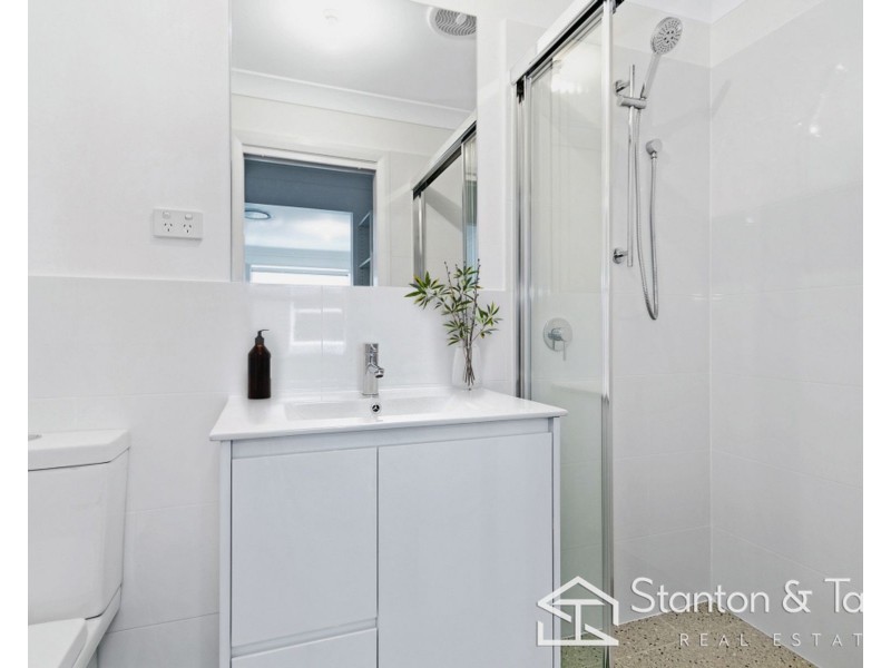 2/9 Gibson Avenue, Werrington NSW 2747