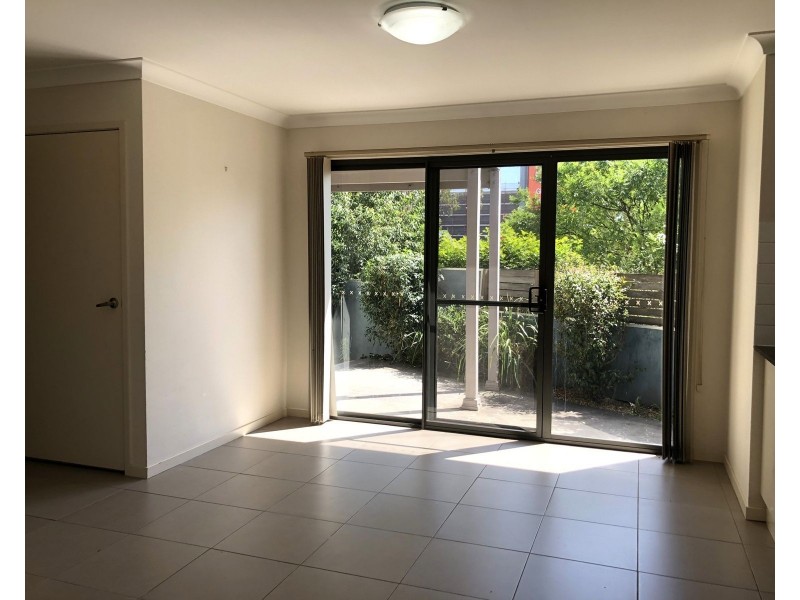 1/84 Woodlands Drive, Glenmore Park NSW 2745