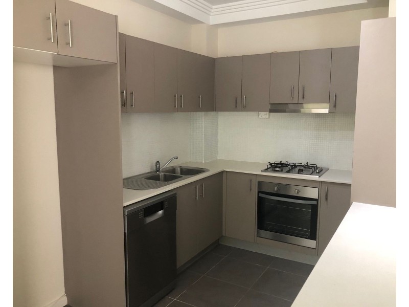 2/33 Robert Street, Penrith NSW 2750