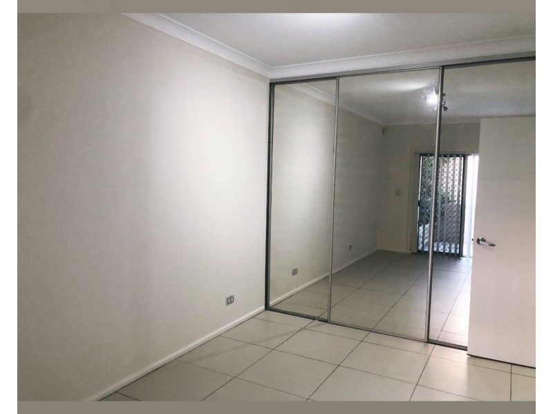 2/33 Robert Street, Penrith NSW 2750