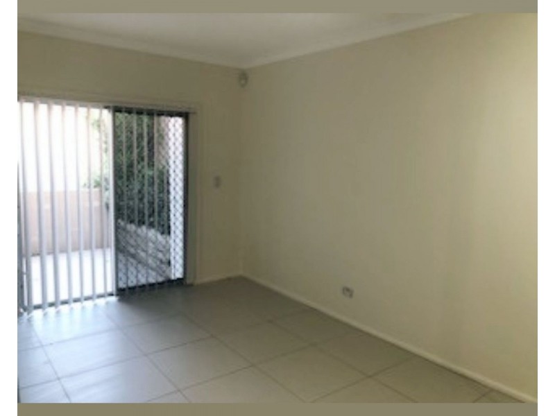 2/33 Robert Street, Penrith NSW 2750