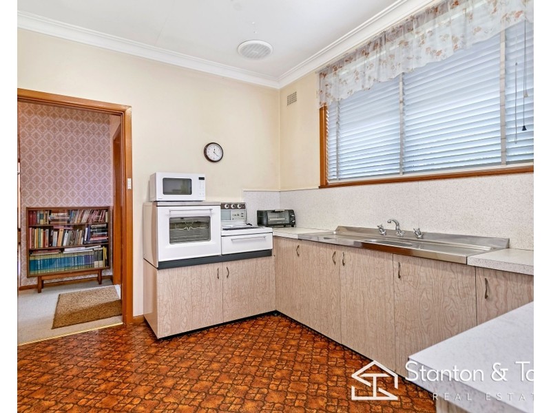 27 RUSSELL STREET, Emu Plains NSW 2750
