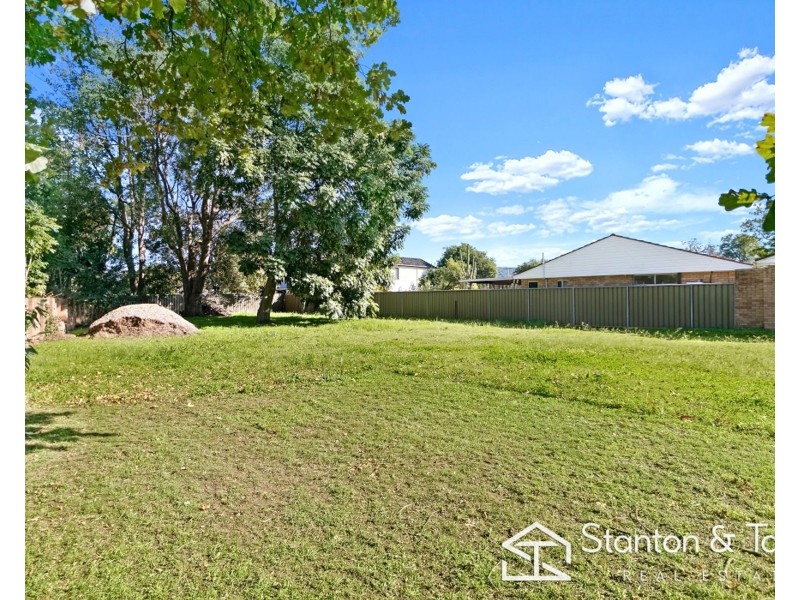 2 Warring Avenue, Emu Plains NSW 2750