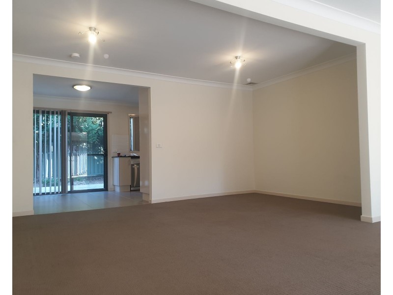 11/84 Woodlands Drive, Glenmore Park NSW 2745