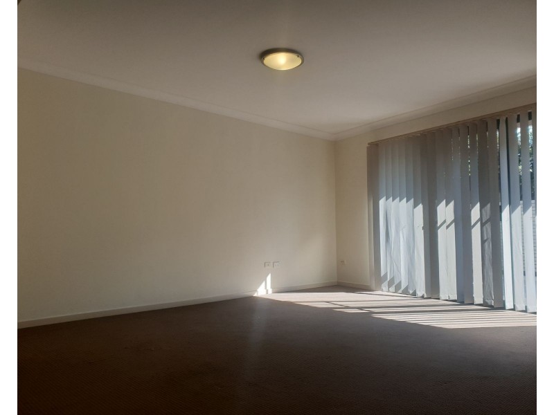 11/84 Woodlands Drive, Glenmore Park NSW 2745