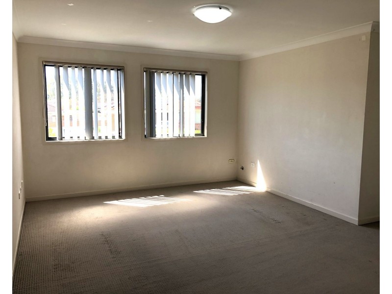 1/84 Woodlands Drive, Glenmore Park NSW 2745