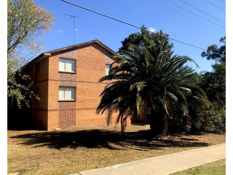 2/18 Thurston Street, Penrith NSW 2750