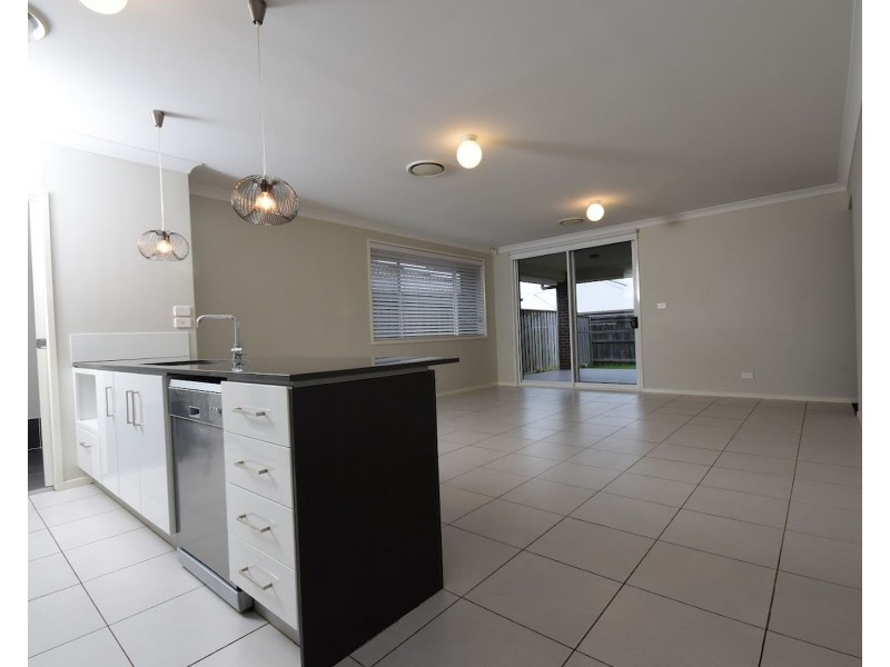 14 Hassall Way, Glenmore Park NSW 2745