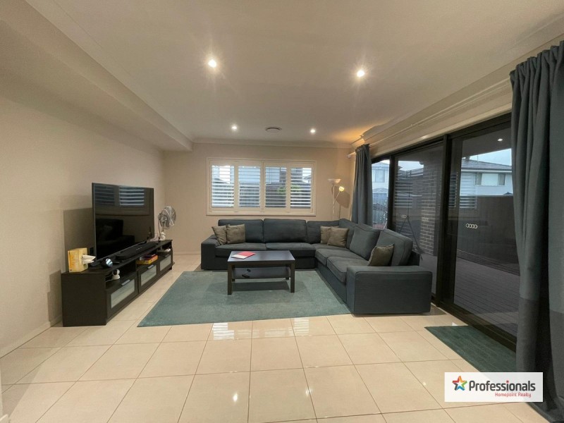 71 Orlagh Circuit, Riverstone NSW 2765