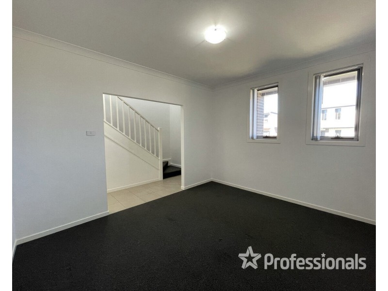 34 RIVERSTONE Road, Riverstone NSW 2765