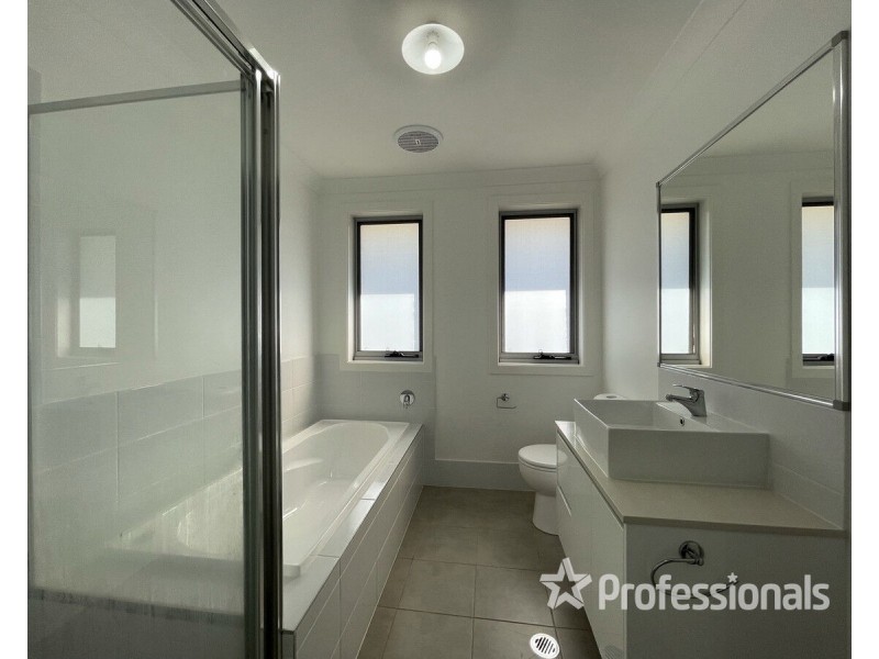 34 RIVERSTONE Road, Riverstone NSW 2765